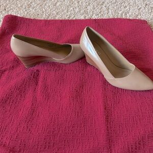 Very cute wedge heels! Comfy and great for work!